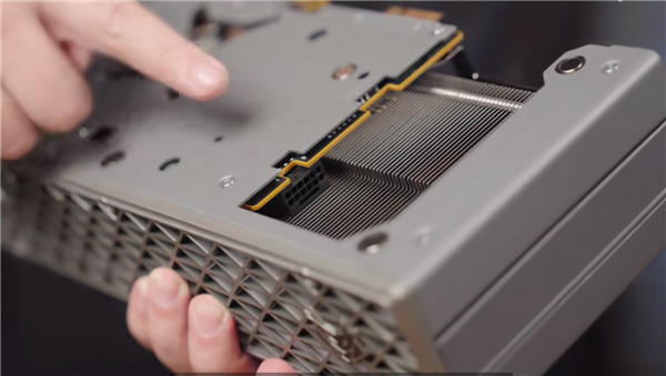 【球盟会】显存只剩24GB!再割一刀的RTX 5090DD来了:降价不可能