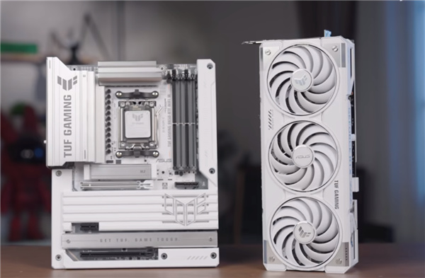 【球盟会】显存只剩24GB!再割一刀的RTX 5090DD来了:降价不可能