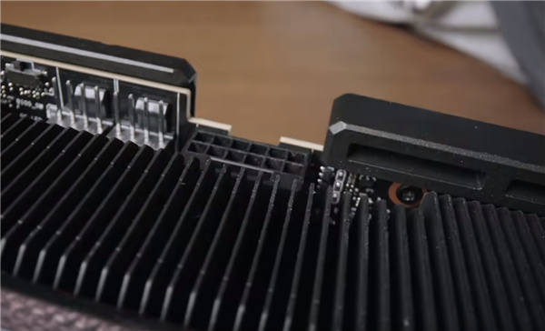 【球盟会】显存只剩24GB!再割一刀的RTX 5090DD来了:降价不可能