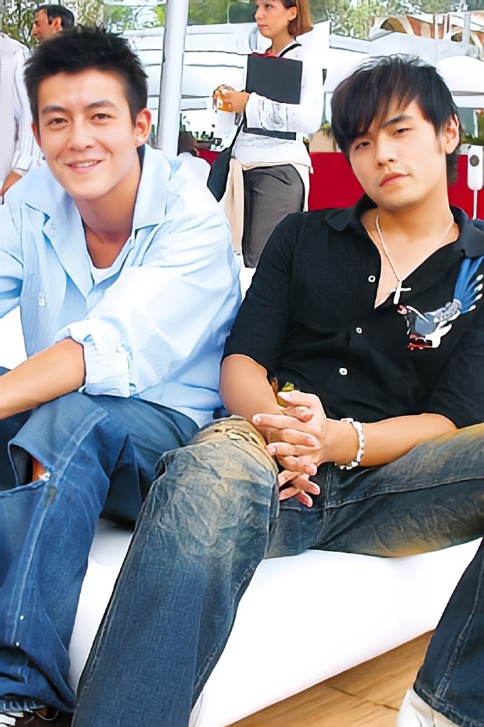 陈冠希晒周杰伦，周星驰合照 周杰伦陈冠希互动：出来打球啊