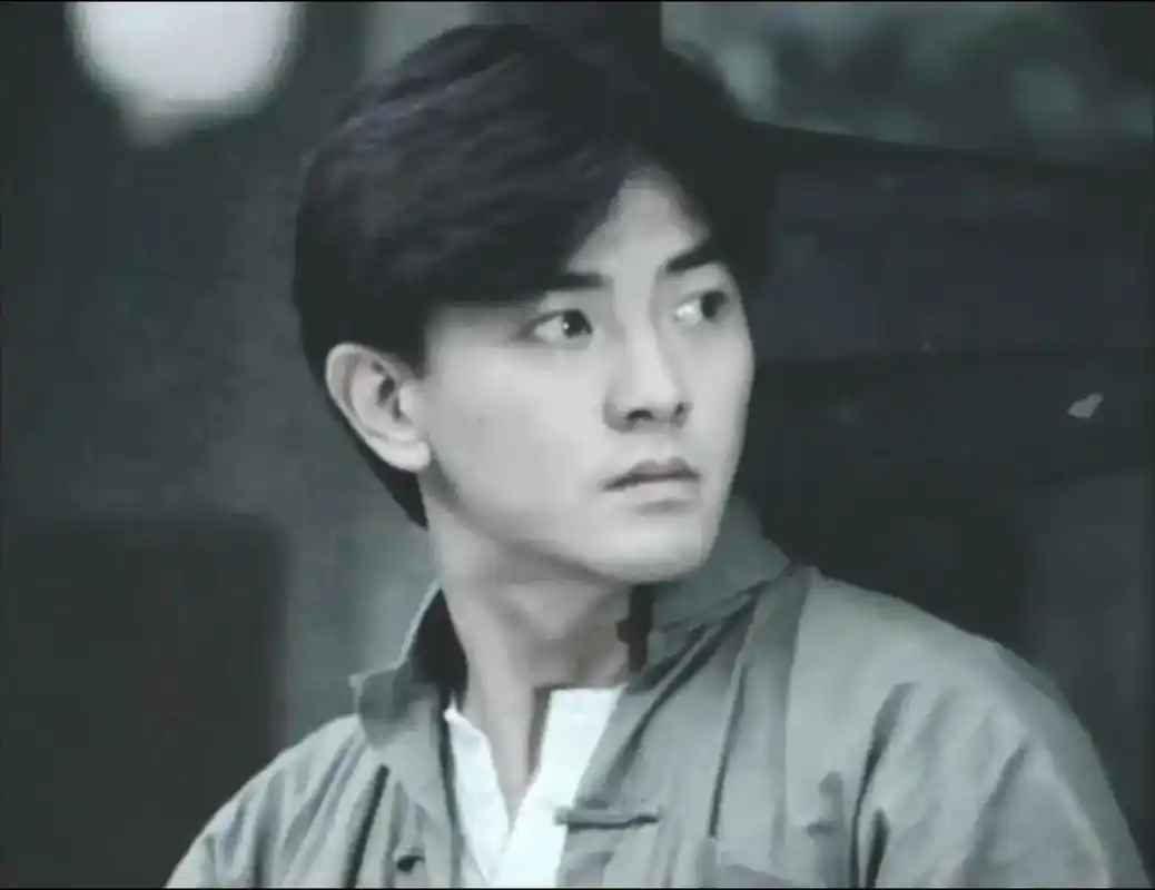 郑伊健美国被偶遇，网友：真是不管多帅，最后都是“赵本山”！