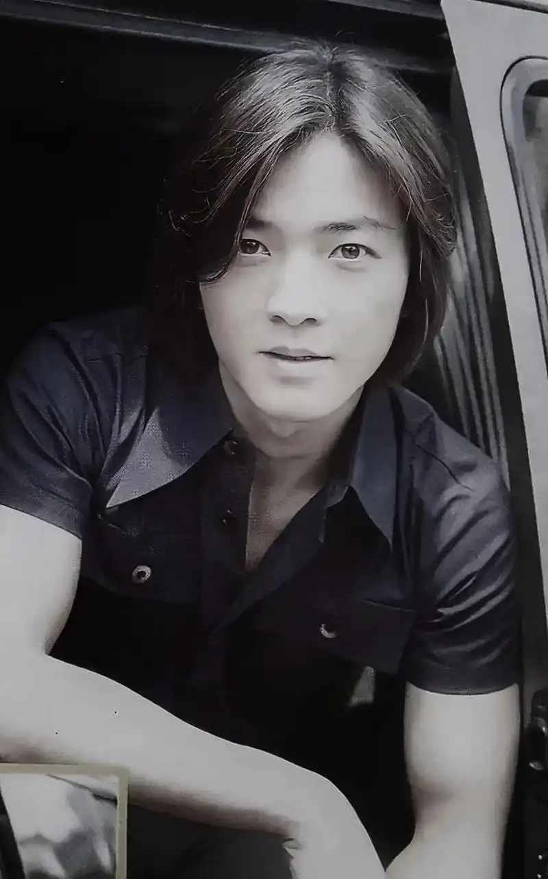 郑伊健美国被偶遇，网友：真是不管多帅，最后都是“赵本山”！