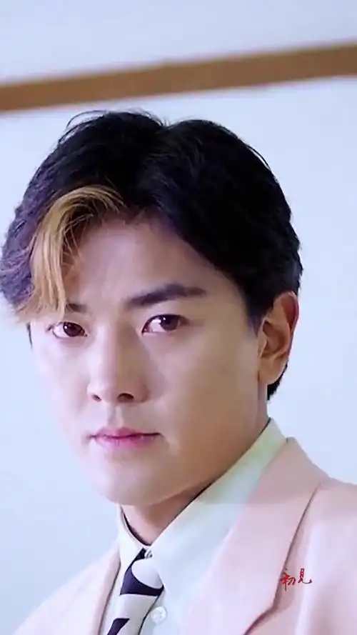 郑伊健美国被偶遇，网友：真是不管多帅，最后都是“赵本山”！