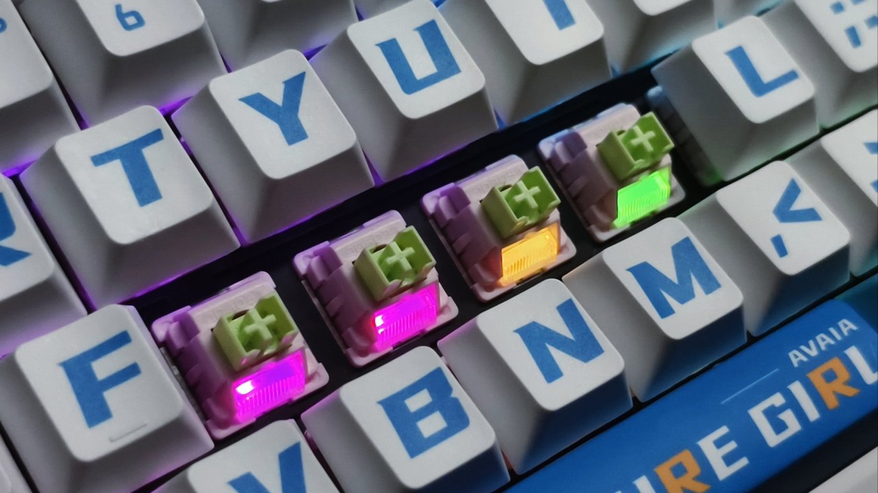 200块钱给你二次元背板＋1W毫安电池，颜值超高的机械键盘