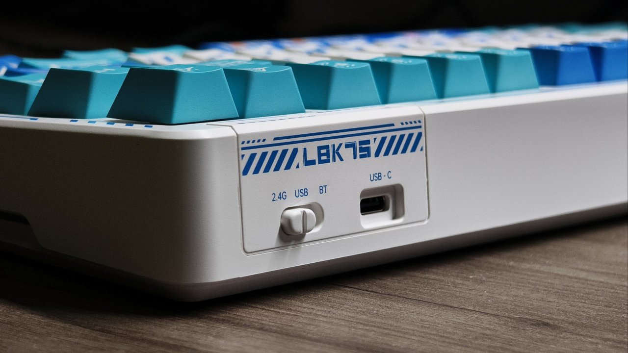 200块钱给你二次元背板＋1W毫安电池，颜值超高的机械键盘