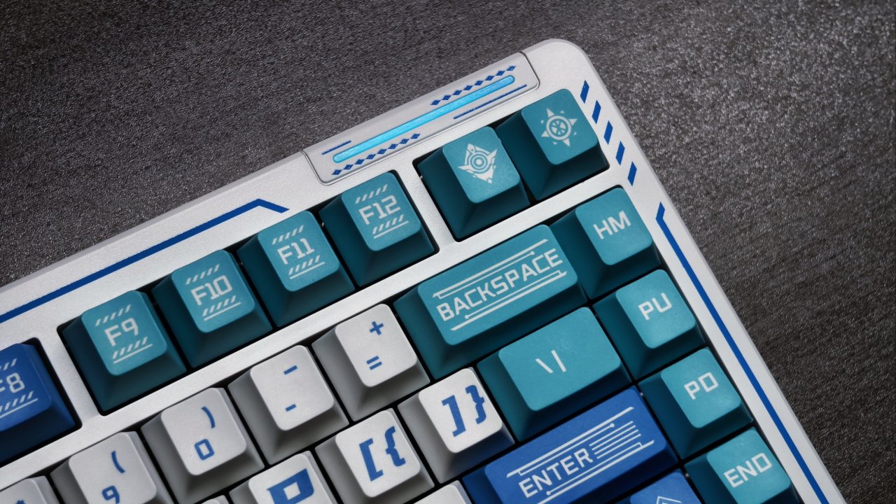 200块钱给你二次元背板＋1W毫安电池，颜值超高的机械键盘