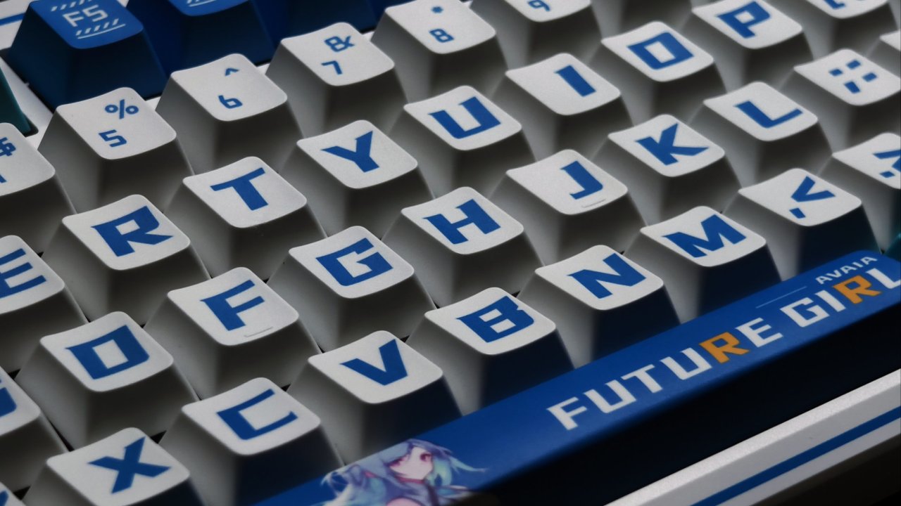 200块钱给你二次元背板＋1W毫安电池，颜值超高的机械键盘