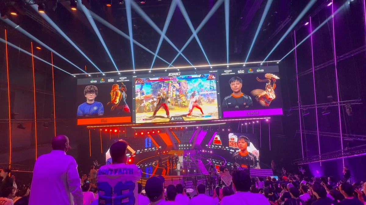 创造历史，EWC街霸6卫冕双冠王！回顾小孩曾卓君夺冠神剧本