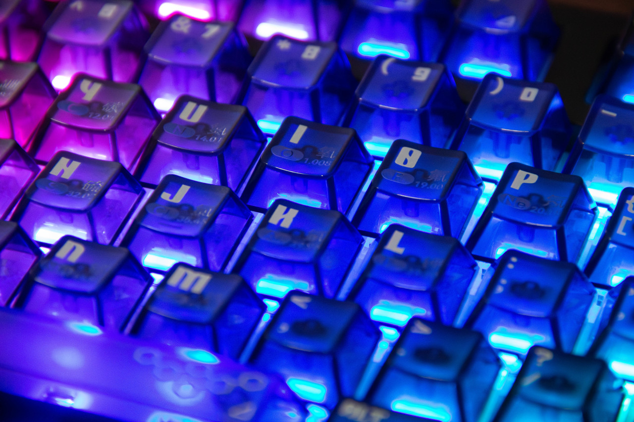 全球首款棱镜屏幕帅炸了，但是多加100块|黑爵MK87棱镜版