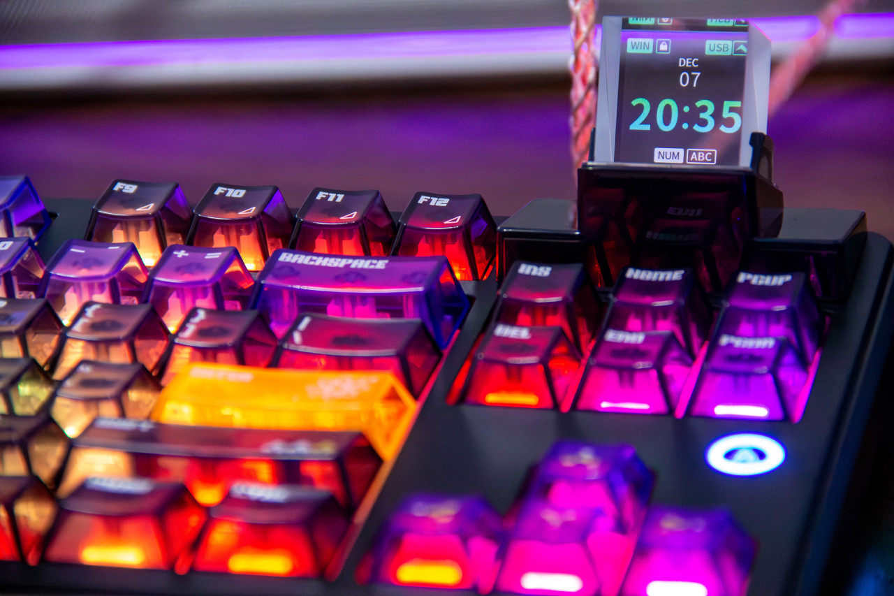 【球盟会】全球首款棱镜屏幕帅炸了，但是多加100块|黑爵MK87棱镜版