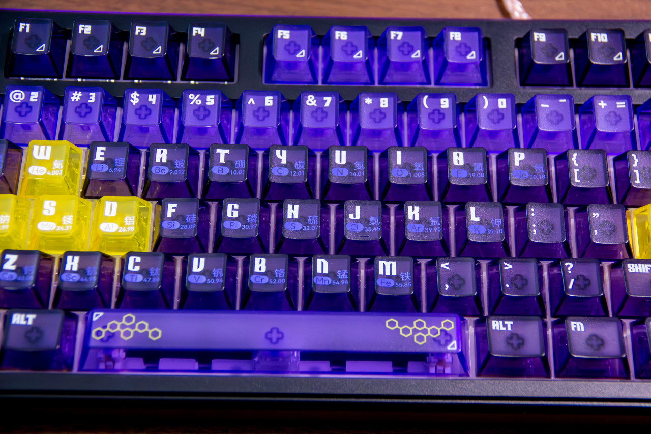 全球首款棱镜屏幕帅炸了，但是多加100块|黑爵MK87棱镜版