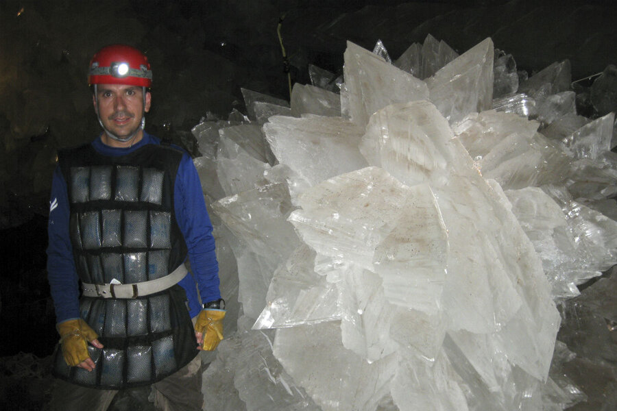 Microbes wake up from 10,000-year nap in cave crystals - CSMonitor.com