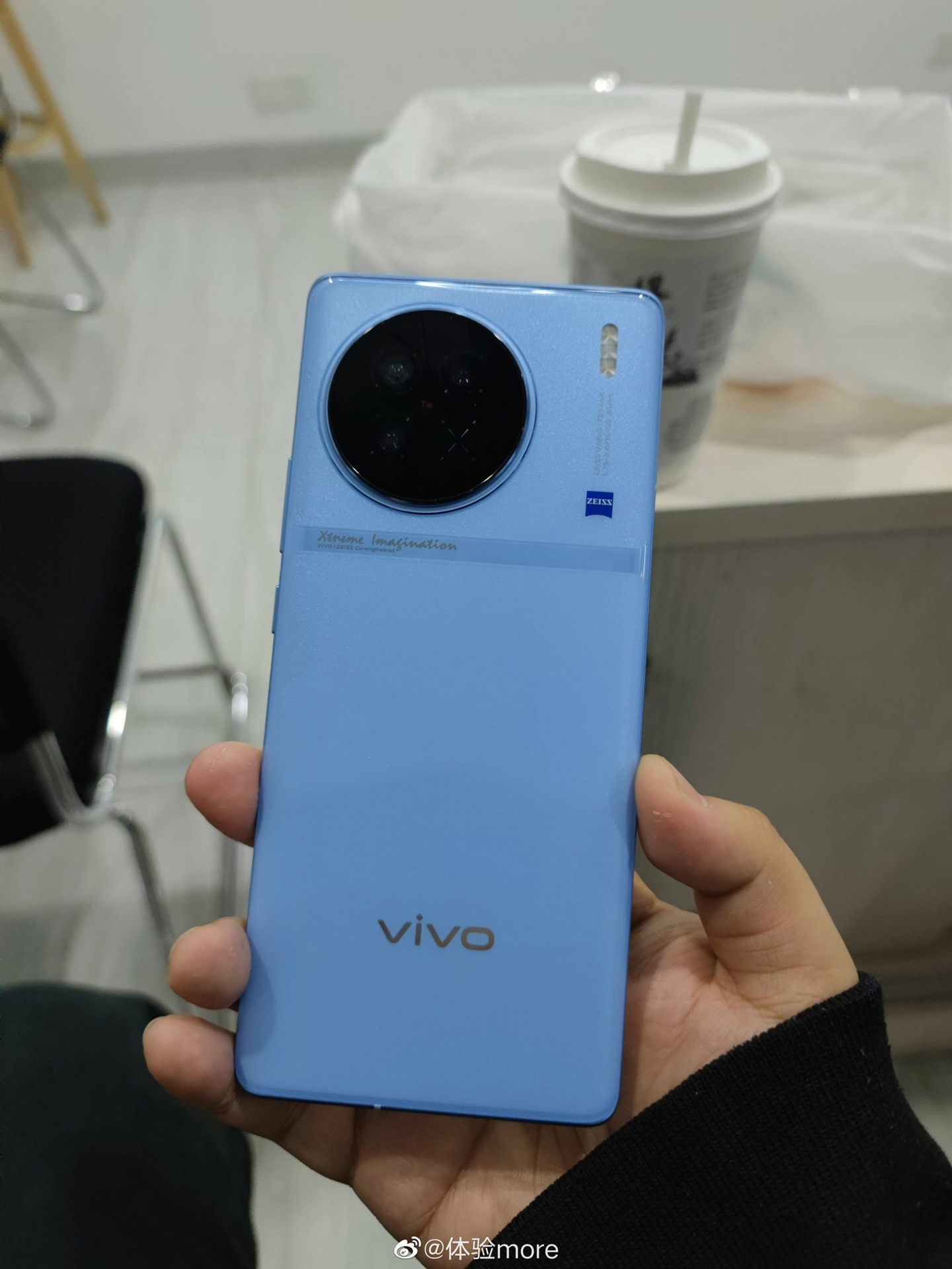 vivo X90 系列三款配色真機曝光，極具質感