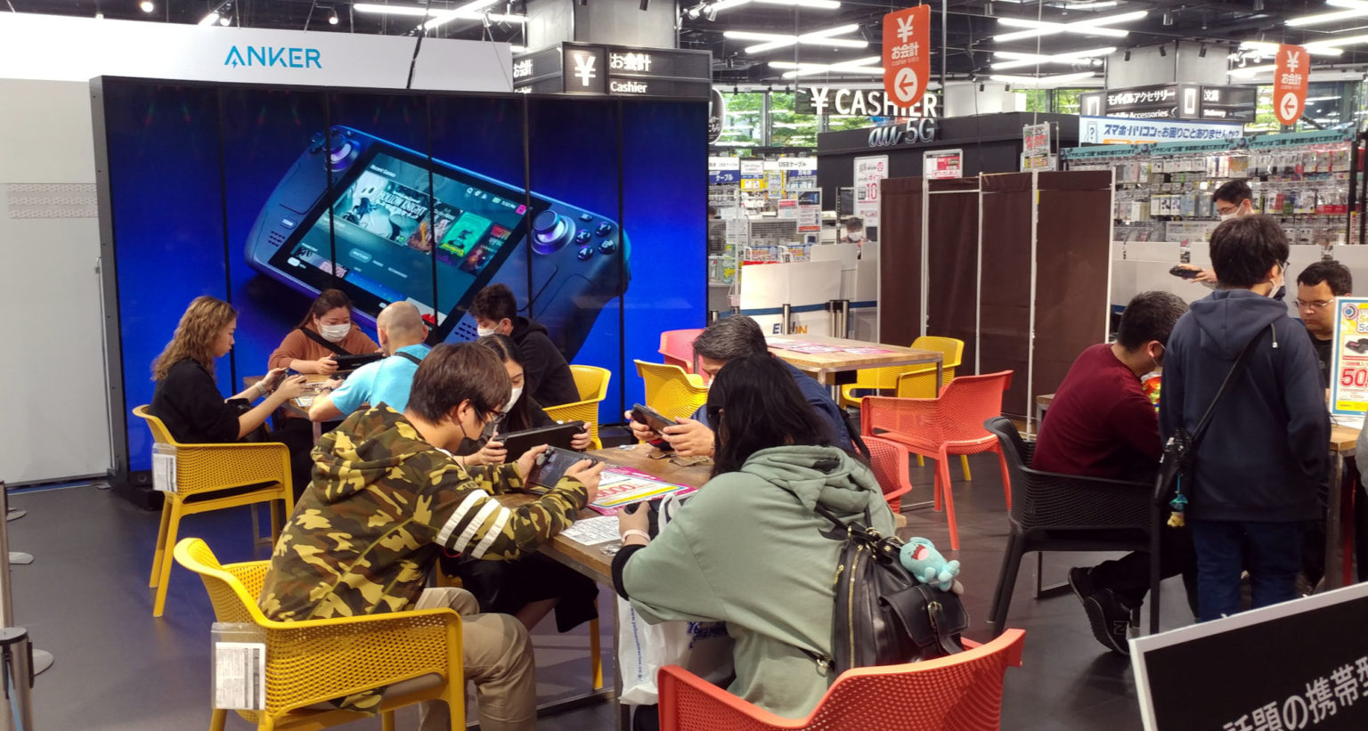 【PC游戏】日本首家Steamdeck掌机实体店开业！外媒分享现场照-第5张