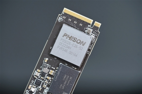 14.3GB/s！PCIe 5.0 SSD第一次滿血了 但是必須水冷？