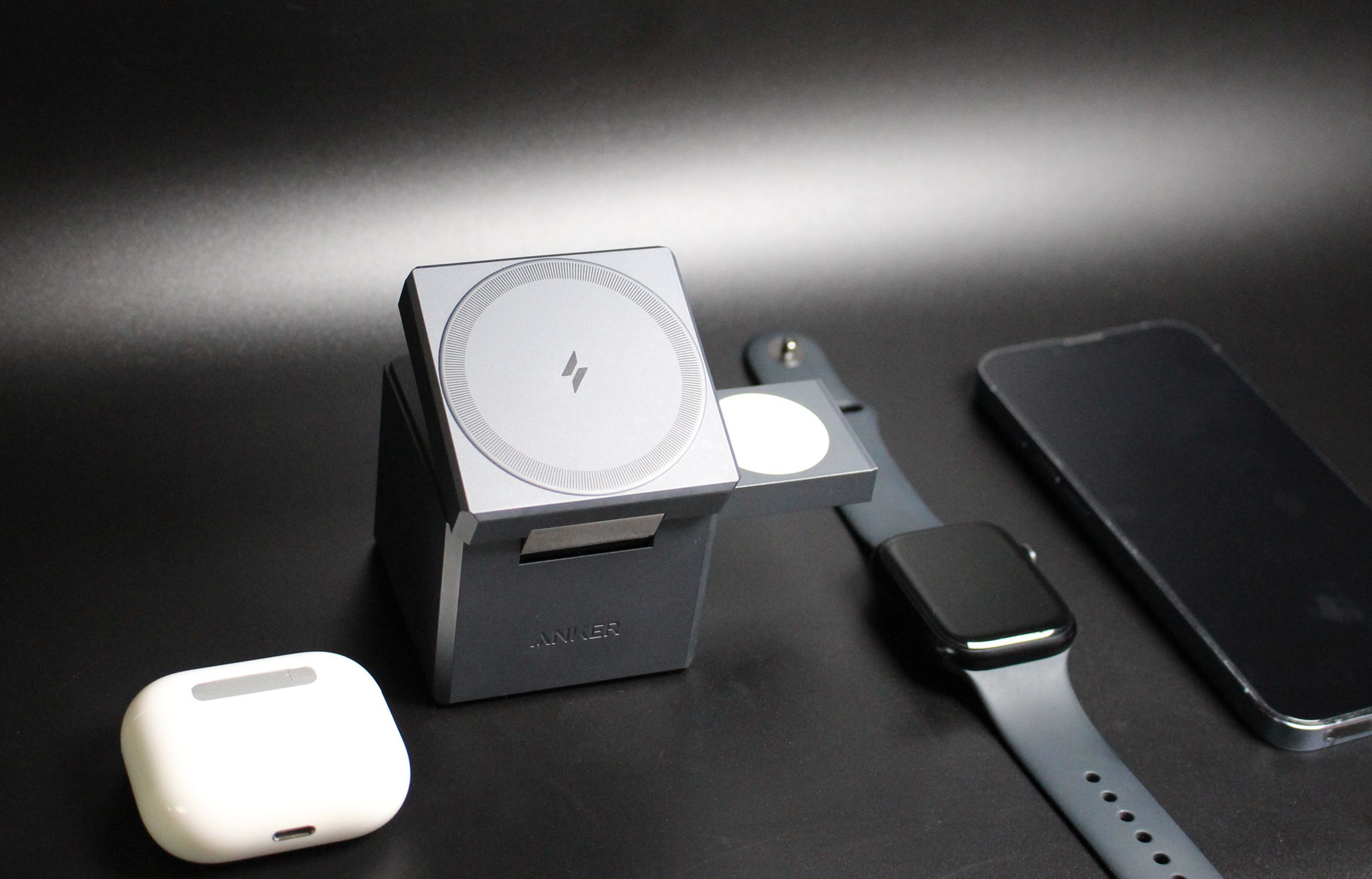 千元充电器？安克Anker磁力魔方一线解决苹果全家桶充电难题