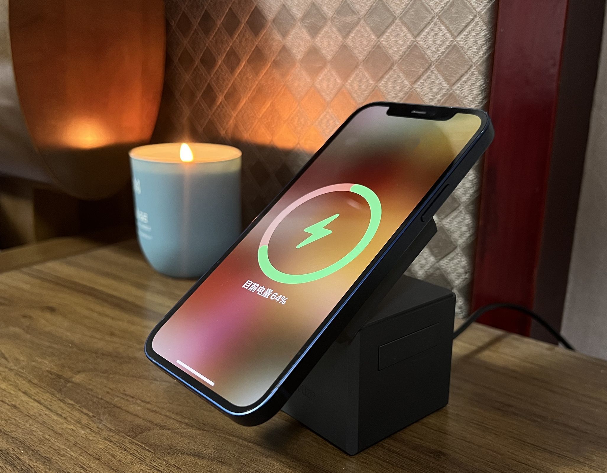 千元充电器？安克Anker磁力魔方一线解决苹果全家桶充电难题