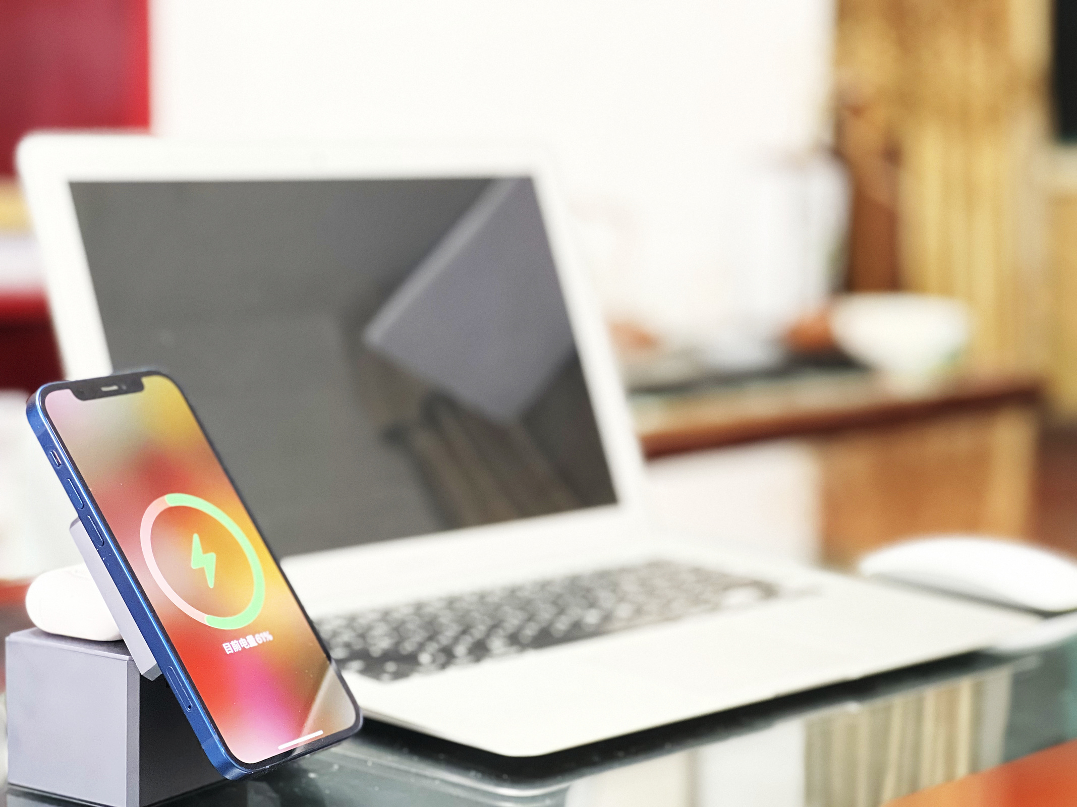 千元充电器？安克Anker磁力魔方一线解决苹果全家桶充电难题