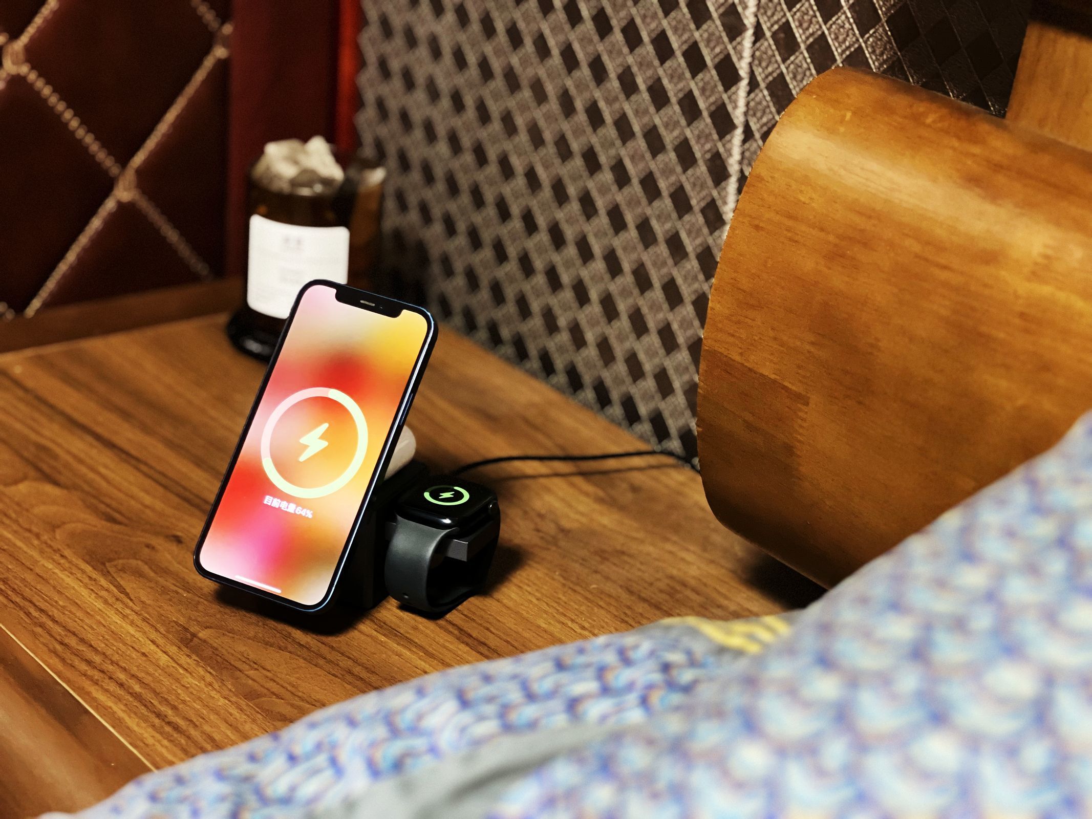 千元充电器？安克Anker磁力魔方一线解决苹果全家桶充电难题