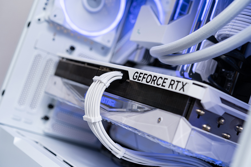 【球盟会】White Moonlight — 打造一台静谧且优雅的性能主机