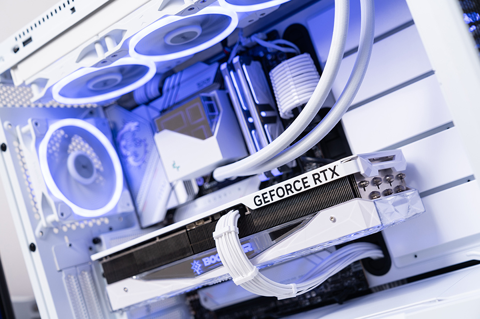 【球盟会】White Moonlight — 打造一台静谧且优雅的性能主机