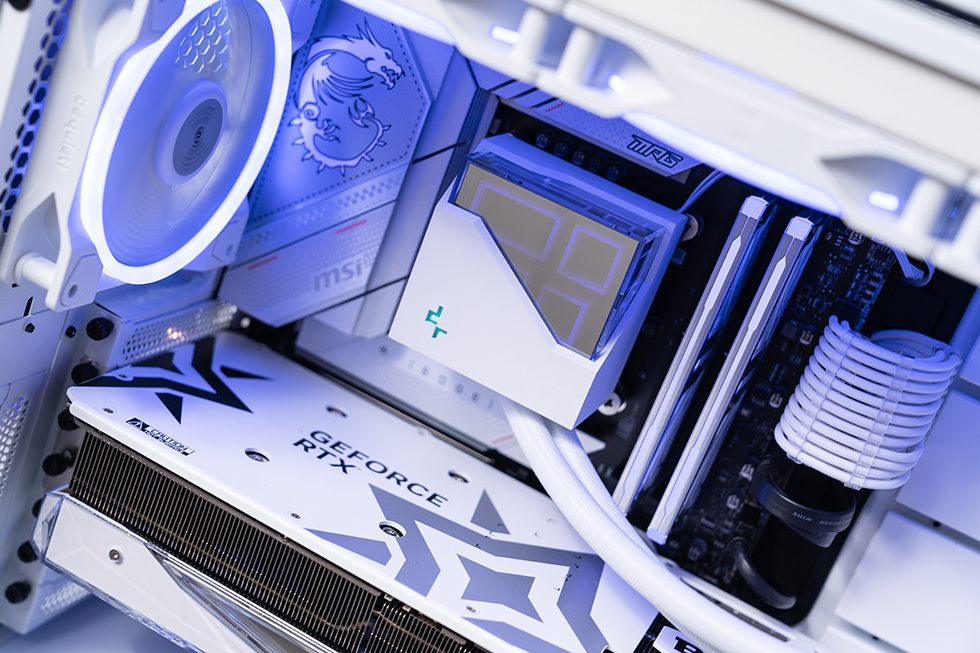 【球盟会】White Moonlight — 打造一台静谧且优雅的性能主机