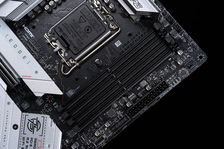 【球盟会】White Moonlight — 打造一台静谧且优雅的性能主机