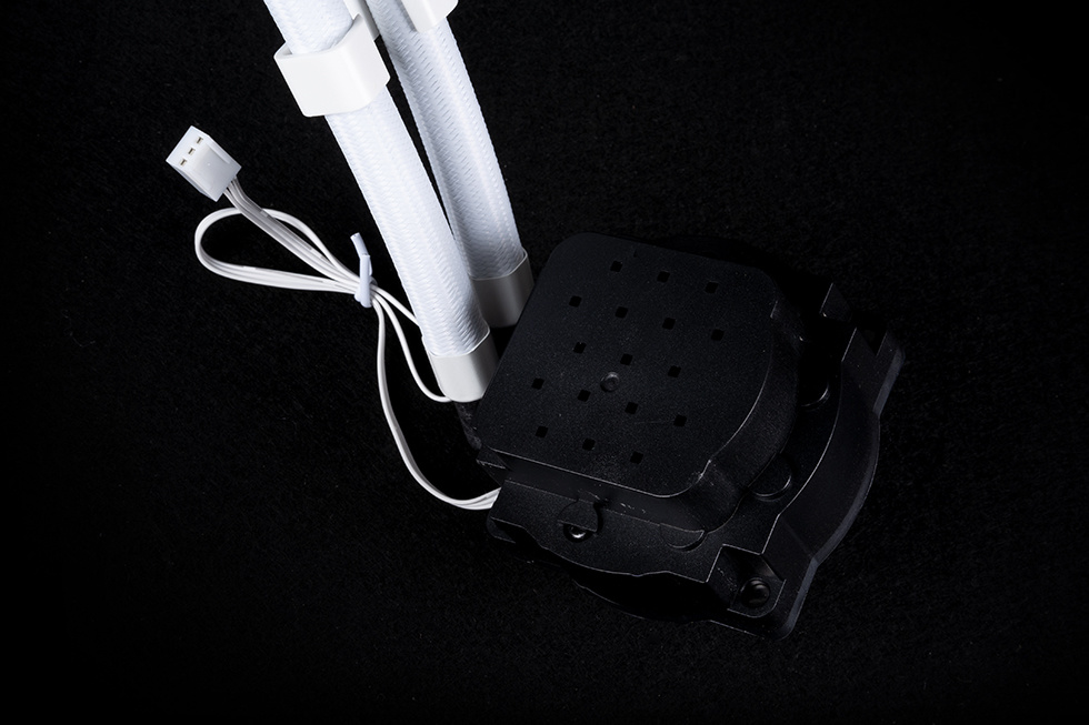 【球盟会】White Moonlight — 打造一台静谧且优雅的性能主机