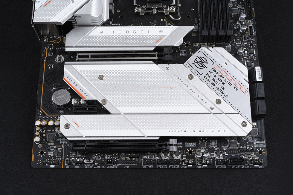 【球盟会】White Moonlight — 打造一台静谧且优雅的性能主机