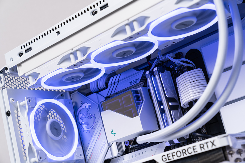 【球盟会】White Moonlight — 打造一台静谧且优雅的性能主机