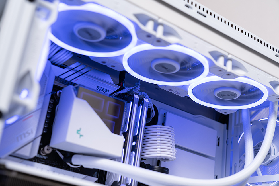 【球盟会】White Moonlight — 打造一台静谧且优雅的性能主机