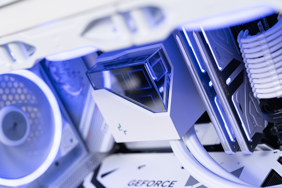 【球盟会】White Moonlight — 打造一台静谧且优雅的性能主机