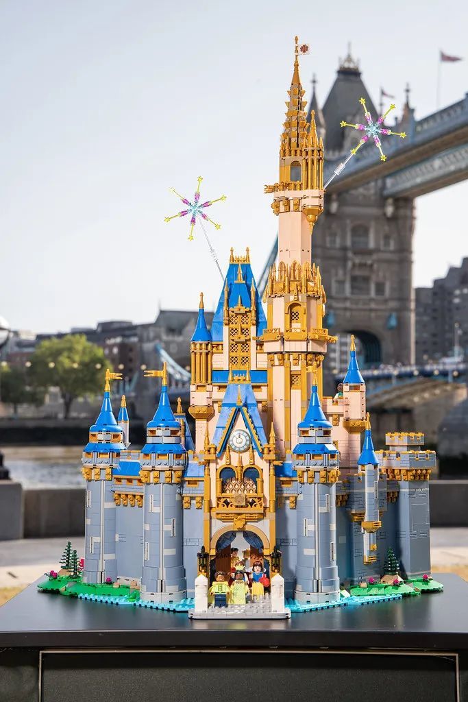 【周边专区】巨型乐高迪士尼壁画在伦敦揭幕-第1张