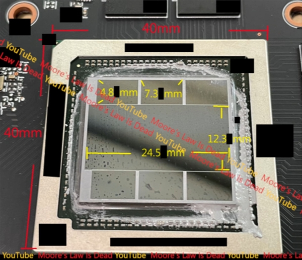 AMD RX 7800被逼急了！硬塞進去個“大胖子”