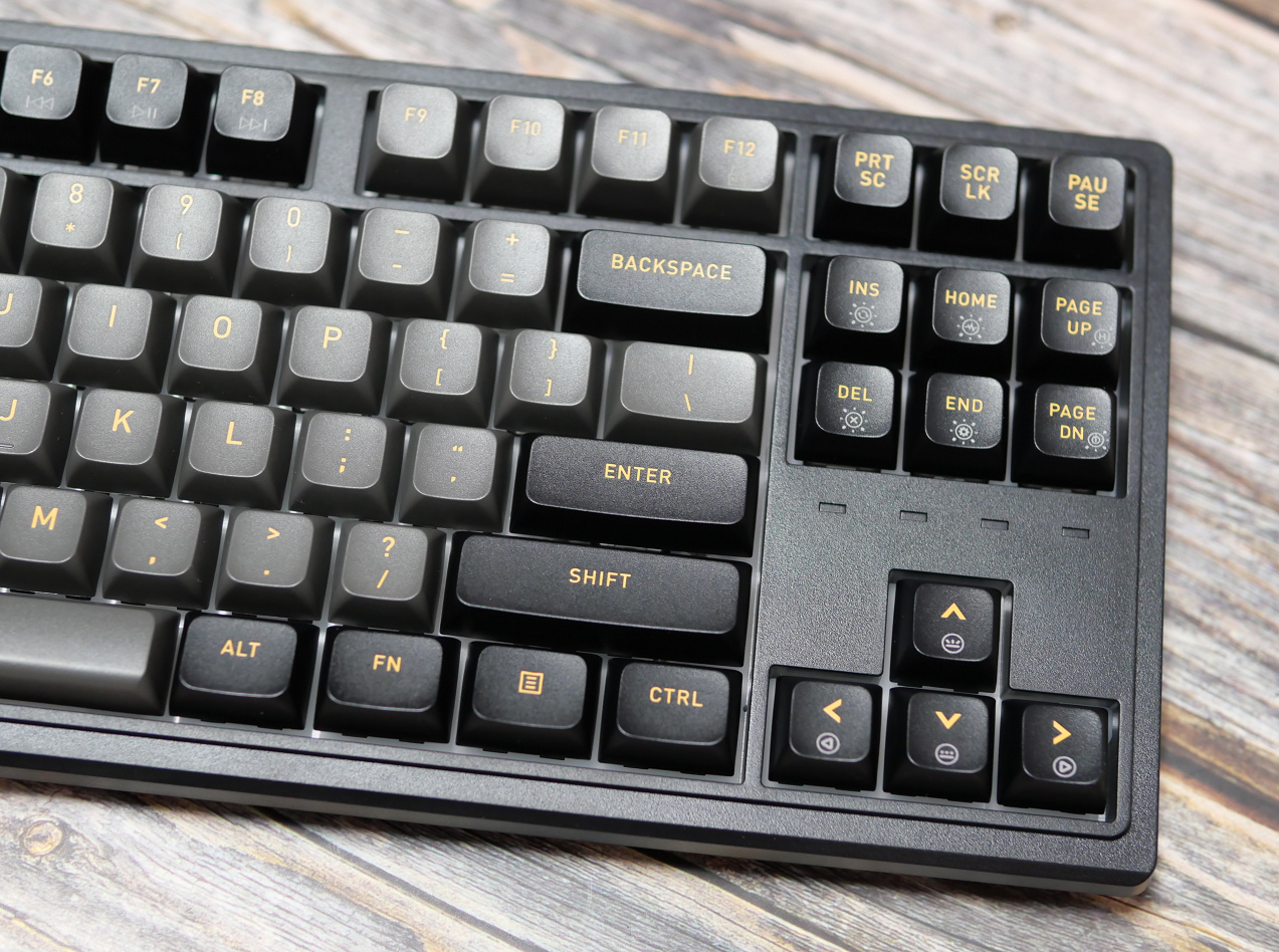 精准杀入市场空缺，黑峡谷性价比最高的键盘，M3简拆评测