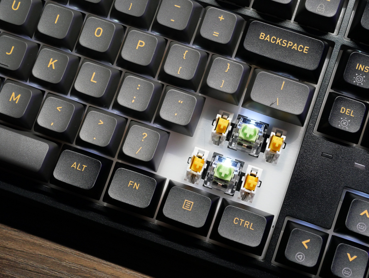 精准杀入市场空缺，黑峡谷性价比最高的键盘，M3简拆评测