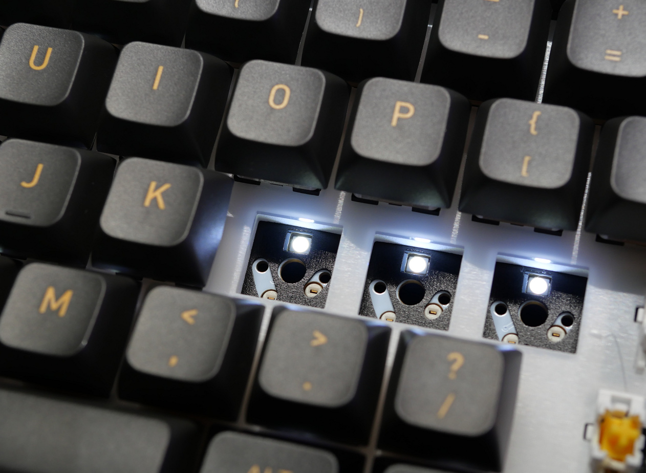 精准杀入市场空缺，黑峡谷性价比最高的键盘，M3简拆评测