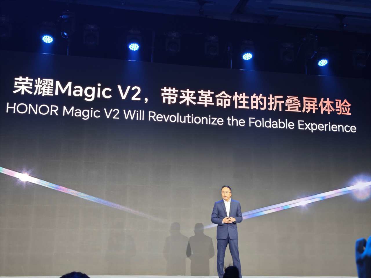 荣耀 Magic V2 官宣 7 月 12 日发布，赵明称要告别苹果一家独大