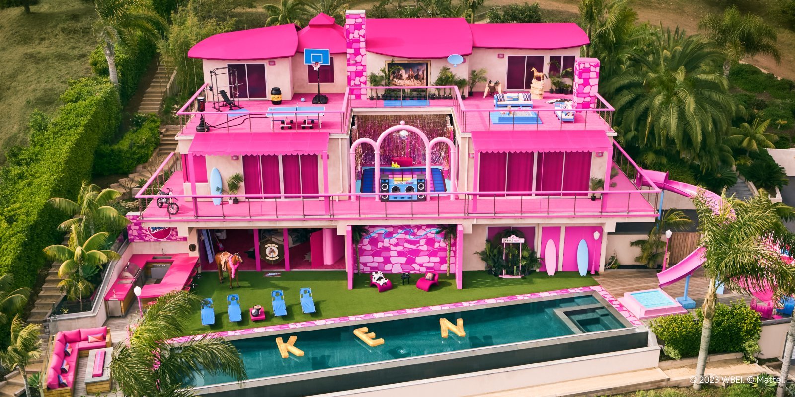 《芭比》粉色房子7月17日变成民宿 粉丝绘制《奥本海默》跨界图-第0张