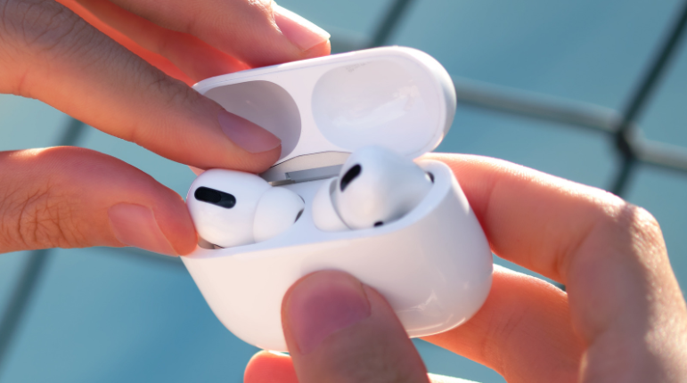 消息称苹果 AirPods Pro 充电盒将换用 USB-C 接口