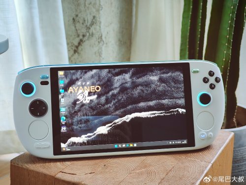 【PC游戏】AYANEO新款PC掌机「KUN鲲」亮相：8.4英寸大屏幕超爽-第2张