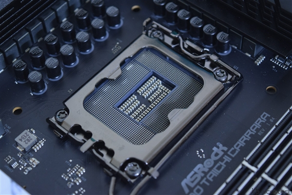 Intel LGA1851新接口：尺寸不變 但散熱器有變！