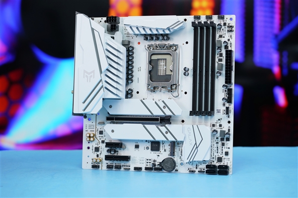 支持DDR5+3個M.2 SSD！影馳B760金屬大師主板D5 Wi-Fi白金版圖賞