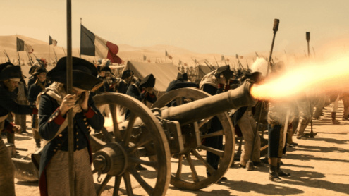 【影視動漫】華金菲尼克斯《拿破崙》新劇照：炮兵轟擊 騎兵奔襲-第1張