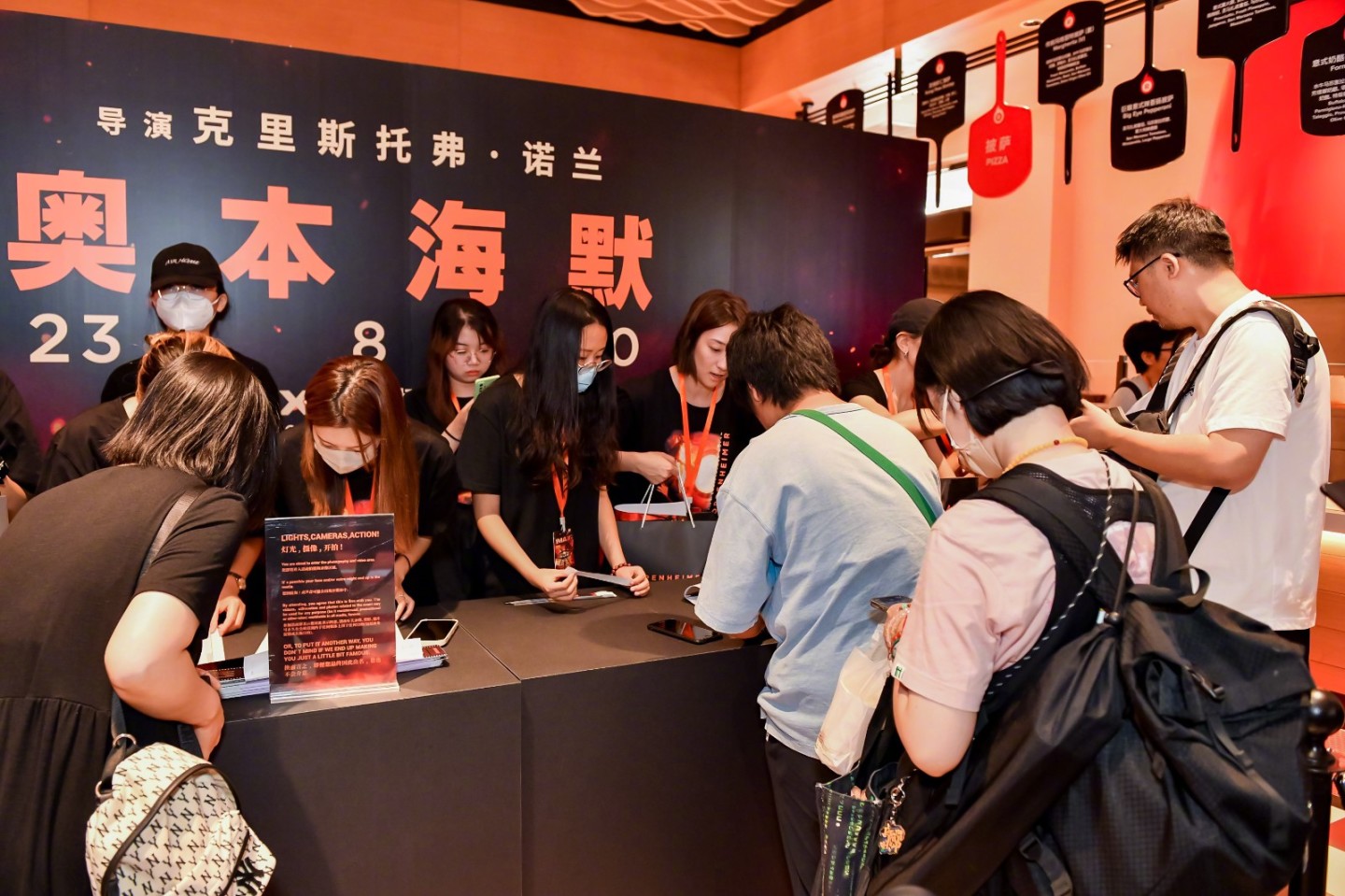 【影視動漫】諾蘭亮相《奧本海默》中國首映禮紅毯 和影迷親切互動-第4張