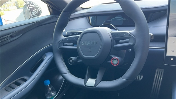 【愛車基地】小米汽車內飾曝光：方向盤設雙獨立按鈕，可一鍵切換駕駛模式-第0張