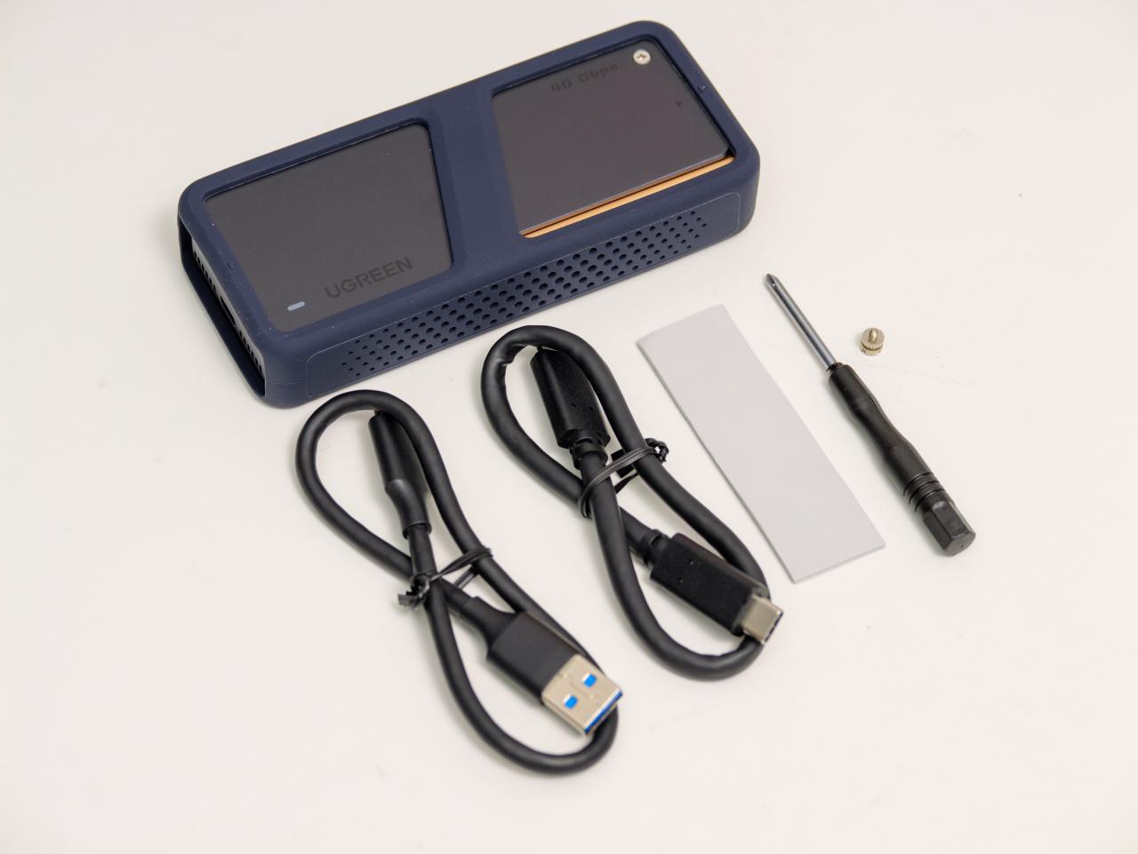 主动散热+纯铝外壳+40Gbps：基本没啥短板的绿联USB4固态硬盘盒