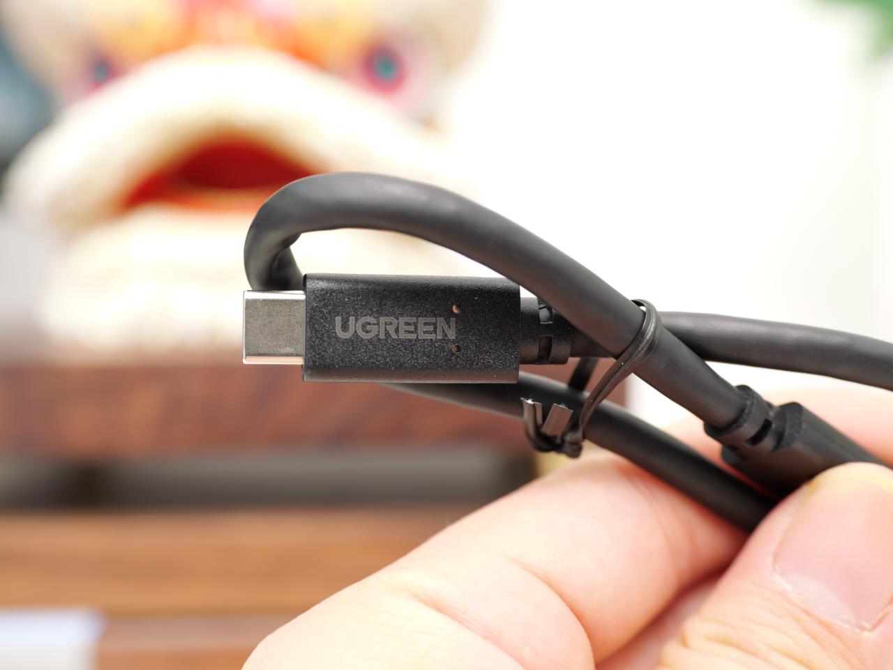 主动散热+纯铝外壳+40Gbps：基本没啥短板的绿联USB4固态硬盘盒