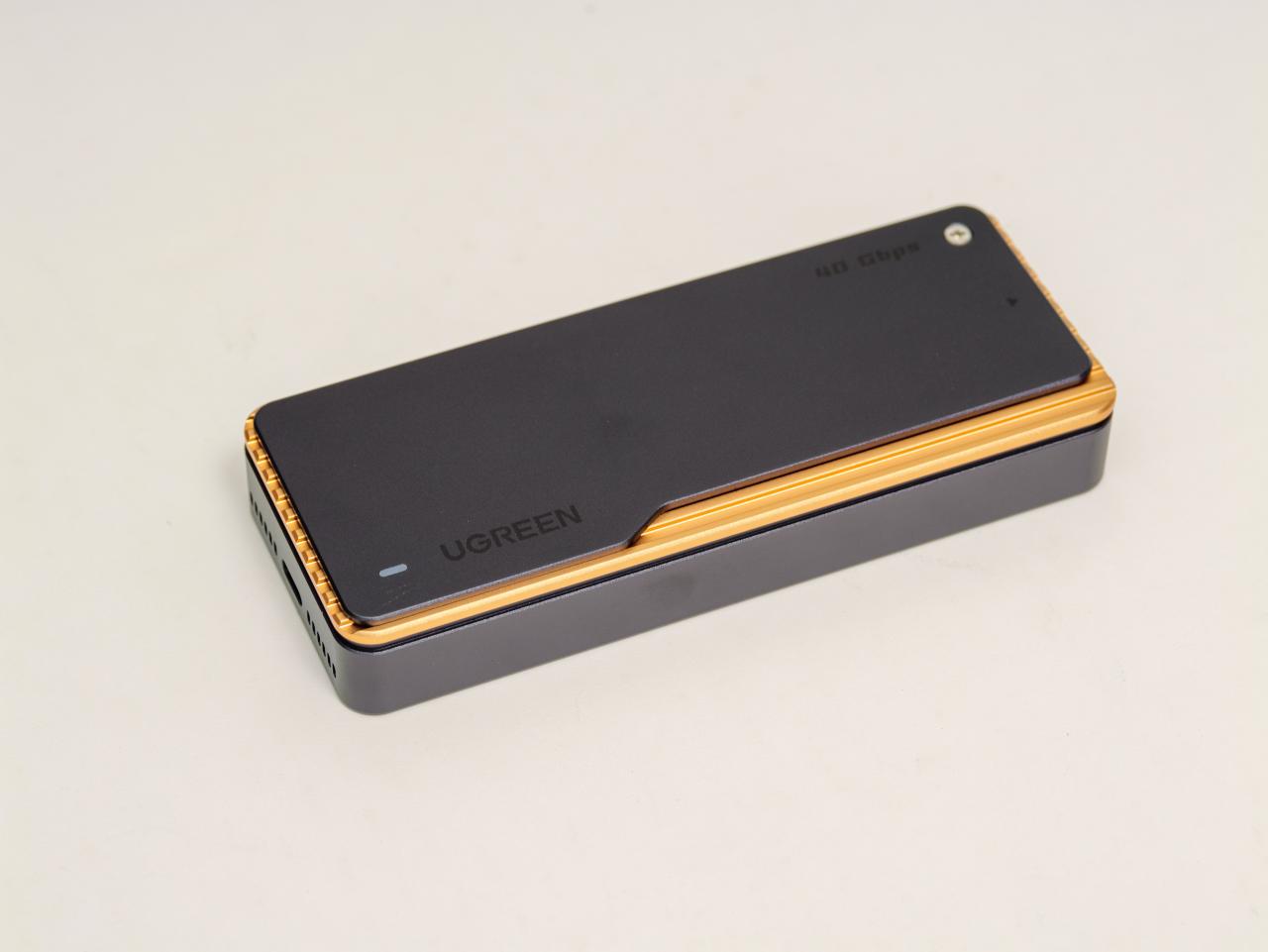 主动散热+纯铝外壳+40Gbps：基本没啥短板的绿联USB4固态硬盘盒