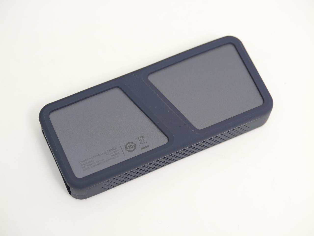 主动散热+纯铝外壳+40Gbps：基本没啥短板的绿联USB4固态硬盘盒